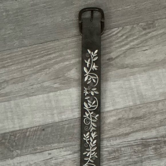 Smoke Grey Floral Embroidered Belt - Picture 5 of 10